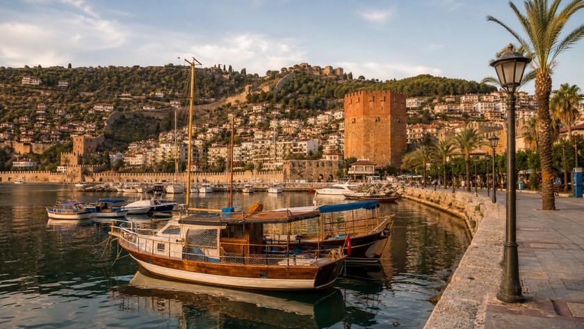 Alanya Limanı ve tekneler