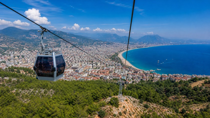 Alanya Teleferik ve Kleopatra Plajı manzarası