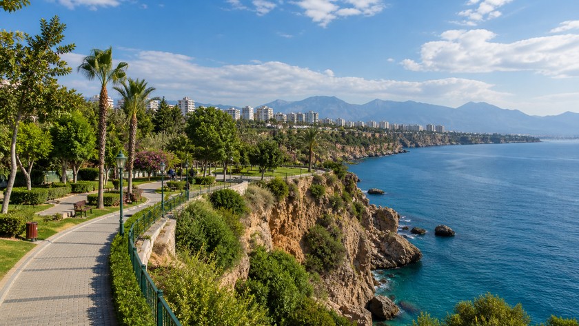Atatürk Parkı Antalya falez hattı