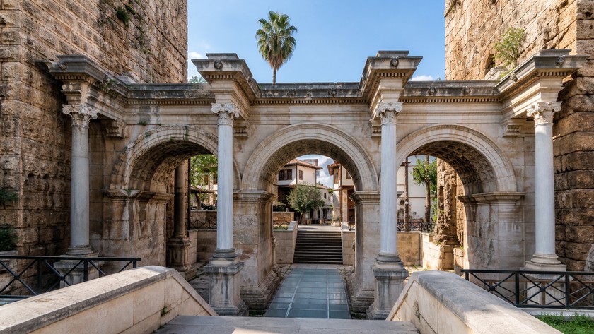 Hadrian Kapısı Kaleiçi girişi