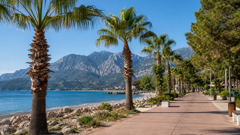 Kemer merkez sahil yürüyüş alanı