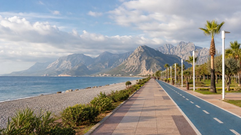 Konyaaltı Sahili yürüyüş yolu