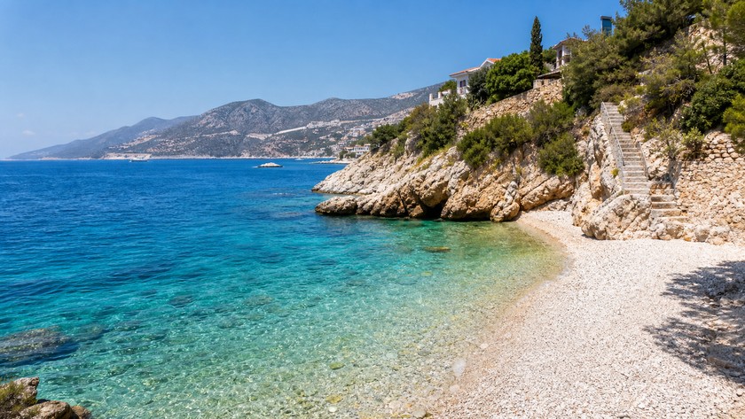 Küçük Çakıl Plajı merkezde deniz noktası