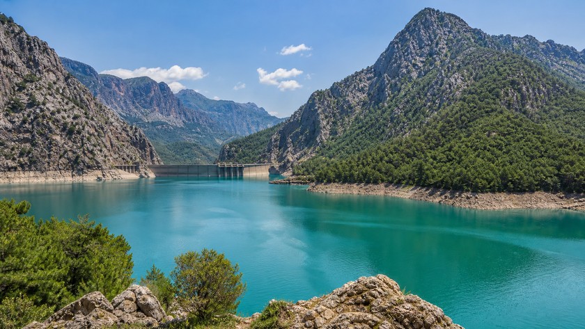 Oymapınar Barajı ve yeşil kanyon manzarası