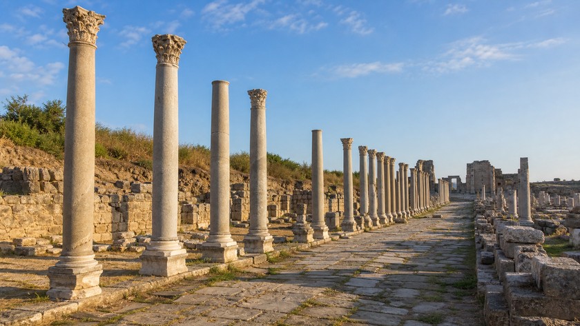 Perge Antik Kenti sütunlu cadde