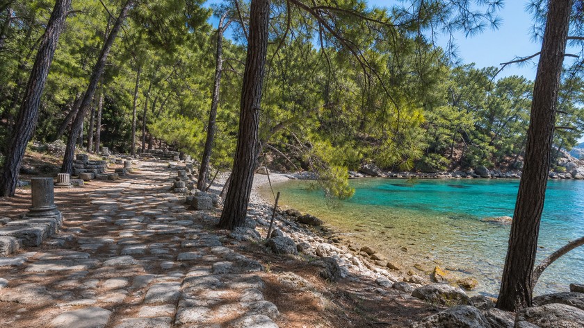 Phaselis Antik Kenti ve koy manzarası