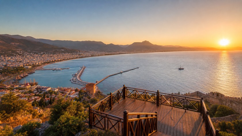 Alanya seyir terasından şehir manzarası