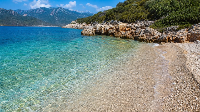 Akçagerme Plajı denizi ve kıyı yapısı