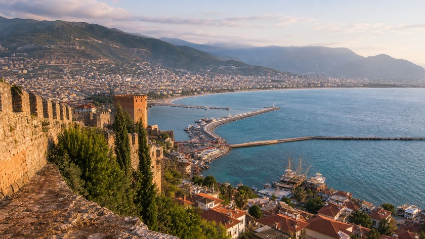 Alanya Kalesi çevresinde liman ve Kleopatra Plajı rotası