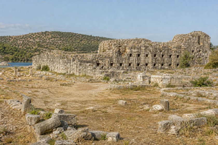 Andriake'deki tarihî granarium ve liman kalıntıları
