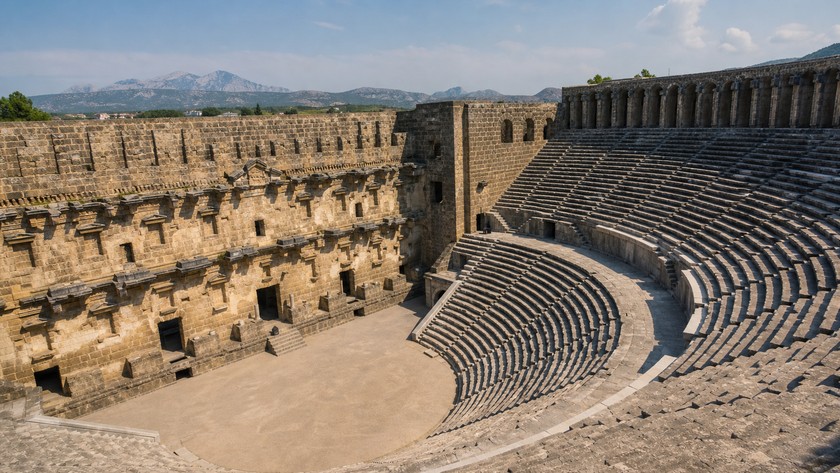 Aspendos Antik Tiyatrosu Rehberi: Serik'te Tarih ve Ziyaret Notları
