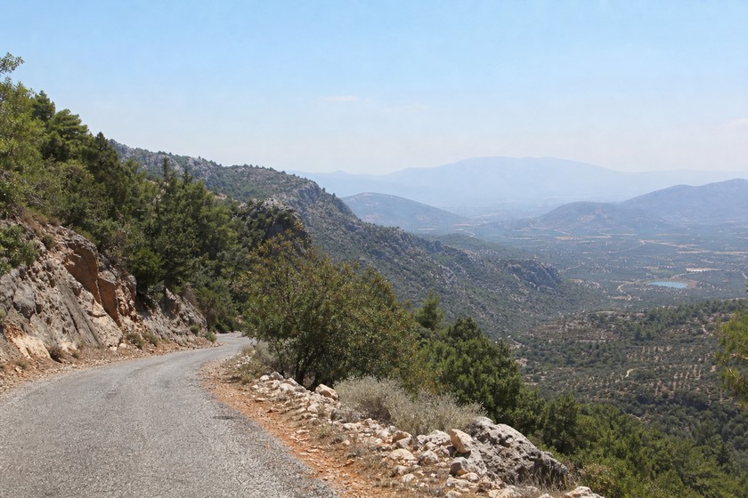 Finike çevresinde Arykanda'ya uzanan dağlık rota manzarası