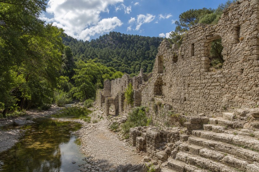 Olympos Antik Kenti Rehberi: Kumluca'da Likya Limanı, Kalıntılar ve Ziyaret Notları