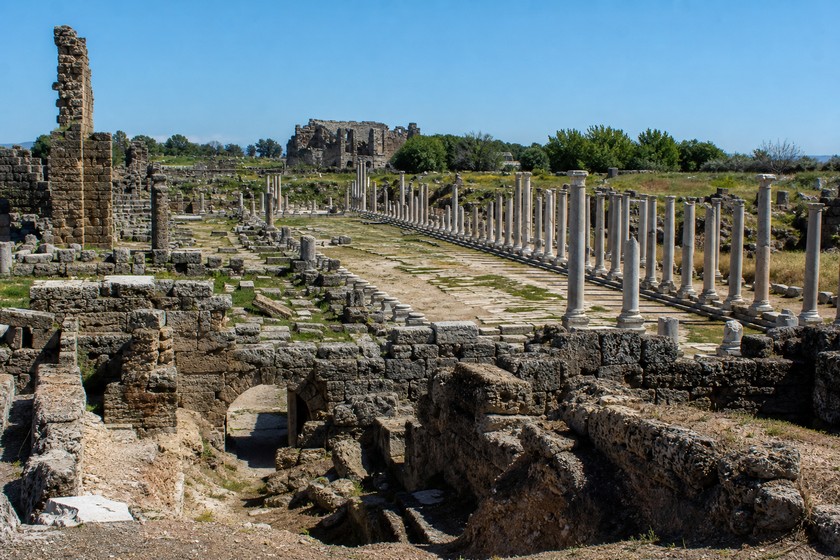 Perge Antik Kenti Rehberi: Aksu'da Roma Rotası ve Ziyaret Notları