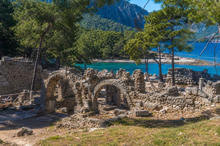 Phaselis Antik Kenti Rehberi: Kemer'de Tarih ve Koy Rotası