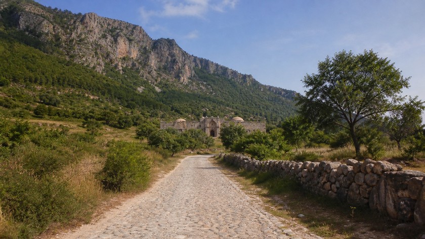 Alara Kervansarayı çevresi tarihî rota ve peyzaj