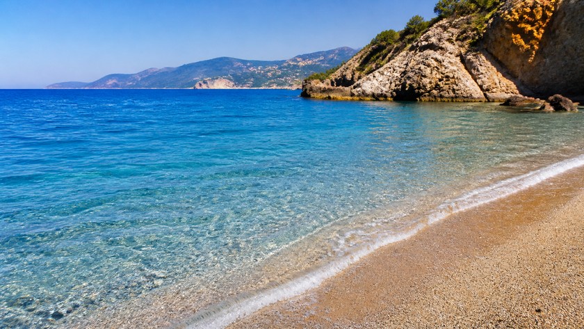 Damlataş Plajı'nda deniz ve kıyı geçişi