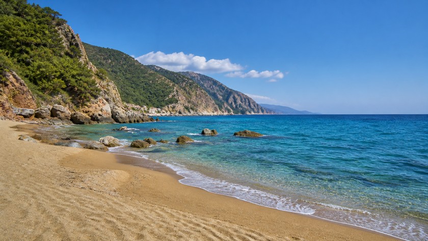 Damlataş Plajı Rehberi: Alanya'da Deniz, Ulaşım ve Ziyaret Notları