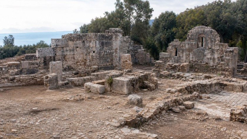 Iotape bazilika ve küçük kilise kalıntıları