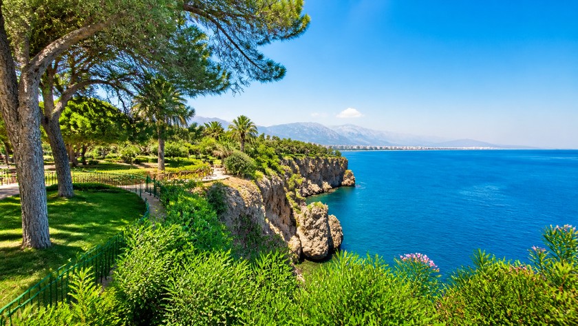 Karaalioğlu Parkı Rehberi: Antalya Falezlerinde Şehir ve Deniz Manzarası