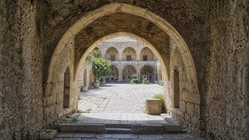 Kırkgöz Han kemerli taş mimari detayları