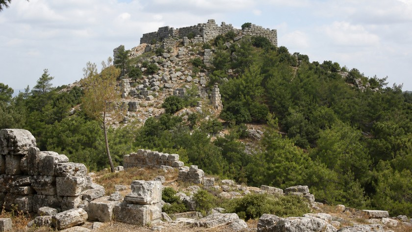 Kitanaura akropolü ve yamaç kalıntıları