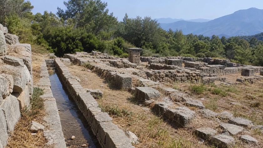 Korydalla su yolu ve antik altyapı izleri
