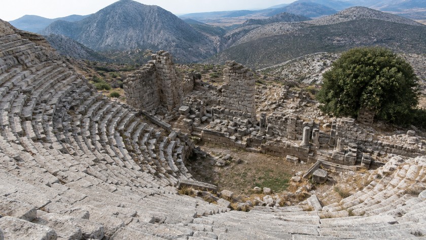 Laertes Antik Kenti taş tiyatro kalıntıları