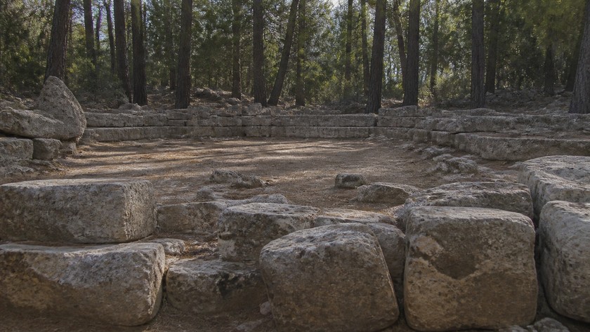 Lyrbe Antik Kenti agora ve taş mimari kalıntıları