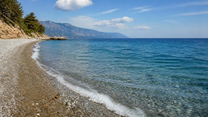 Sarısu Mesire Alanı kıyısı ve deniz