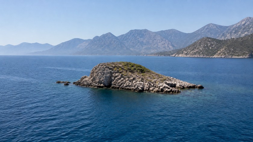 Sıçan Adası Rehberi: Konyaaltı Açıklarında Tekne, Deniz ve Doğa