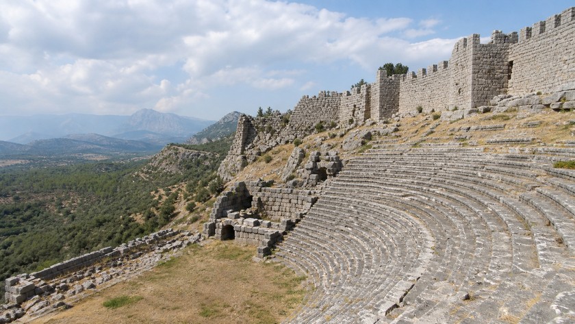 sillyon-antik-kenti-tiyatro-surlar