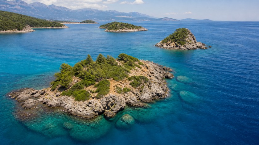 Üç Adalar Rehberi: Kemer'de Dalış, Resifler ve Deniz Rotası