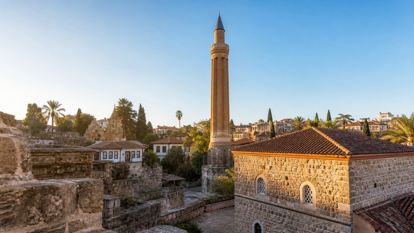 Yivli Minare Rehberi: Antalya'nın Selçuklu Sembolünü Tanıma