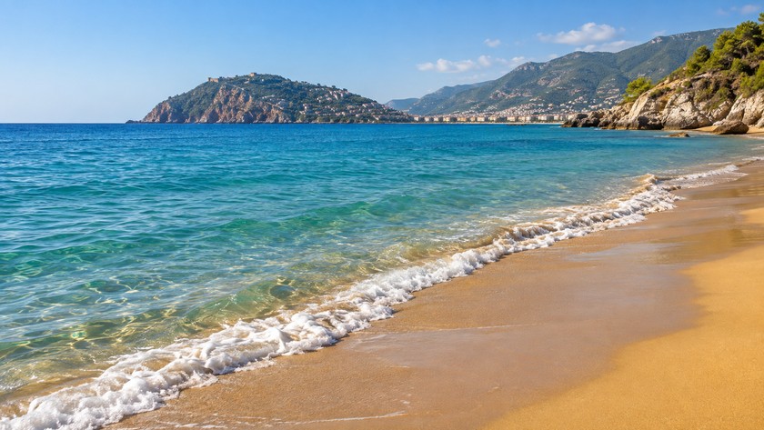 Altınkum Plajı kumlu kıyı ve deniz
