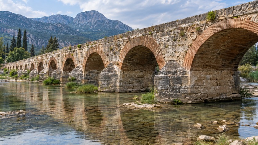 Limyra Kırkgöz Köprüsü kemerleri