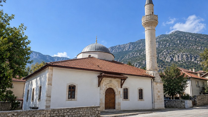 Akseki Merkez Camii Rehberi: Tarihî Yapı ve Ziyaret Notları