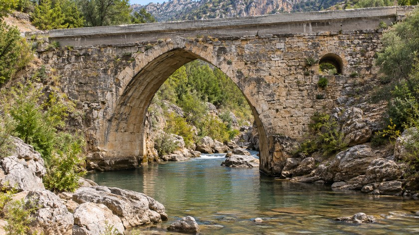 Alara Kemer Köprü Rehberi: Gündoğmuş’ta Selçuklu Geçişi