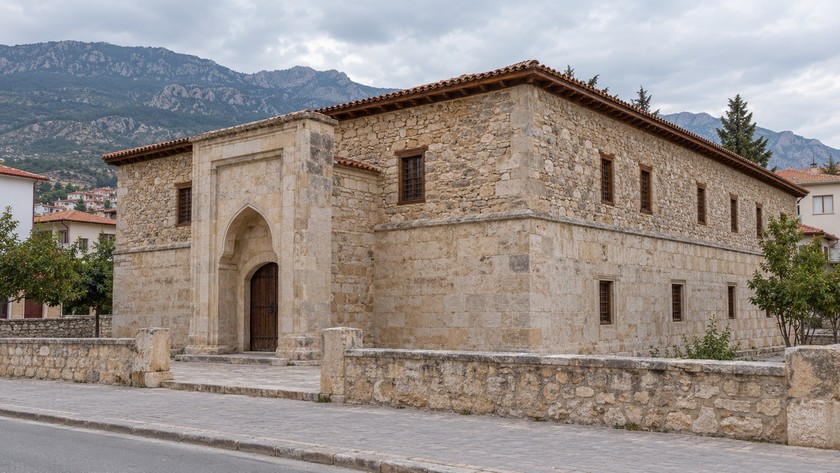 Korkuteli Emir Sinaneddin Medresesi Rehberi: Tarihî ve Ziyaret Öncesi Notlar