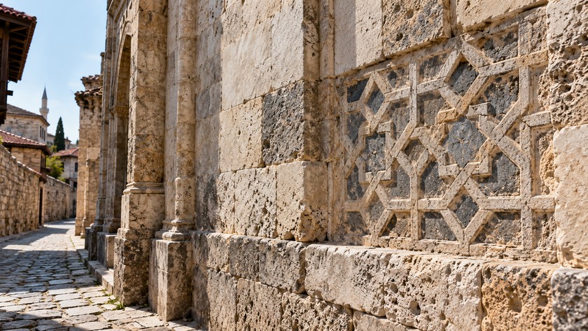 Antalya Kaleiçi tarihî taş işçiliğini çağrıştıran temsili mimari detay