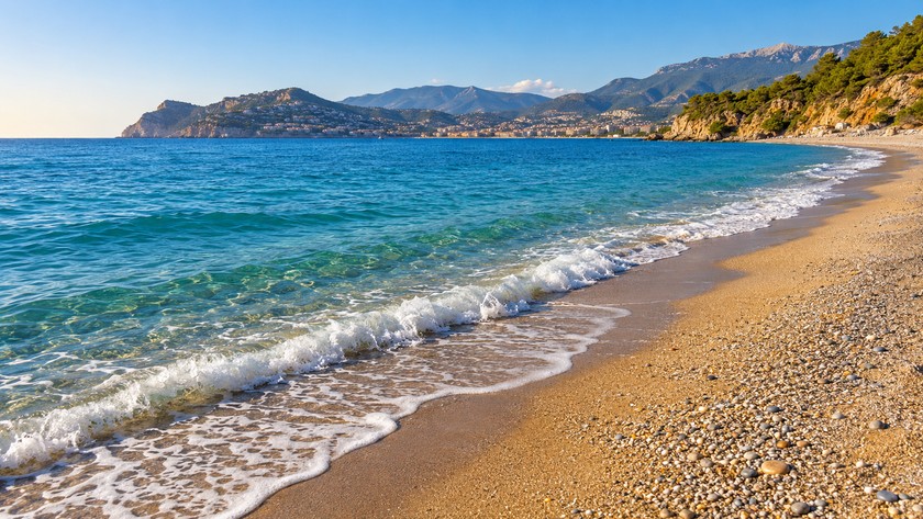 Konaklı Plajı Rehberi: Alanya'de Kıyı, Deniz ve Ziyaret Notları